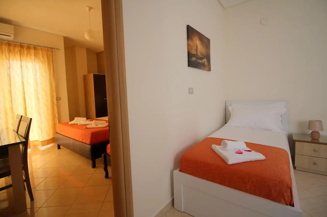 Down Town Hotel Ксамил Албания